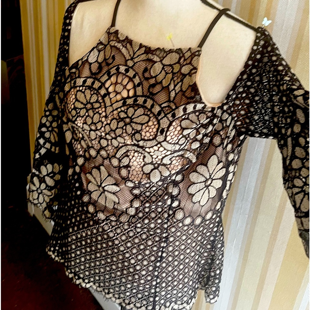 Lace bell sleeve cold shoulder blouse